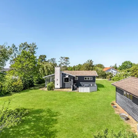 Stunning In With Kitchen Feriehus *
